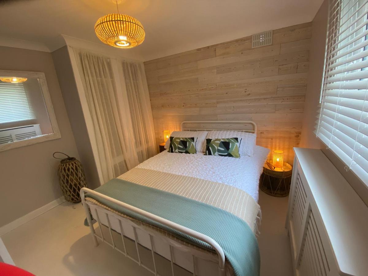 Leeward Lodge Totland  Bagian luar foto