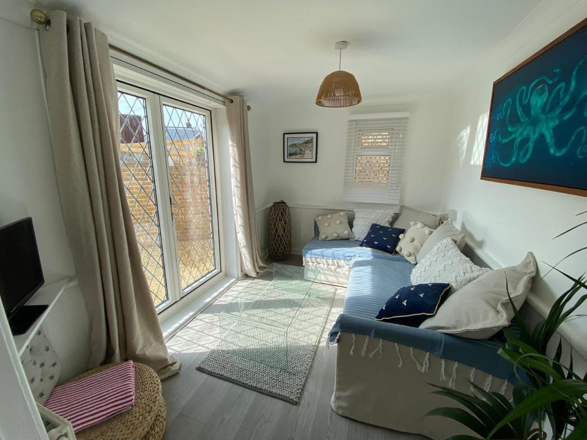 Leeward Lodge Totland  Bagian luar foto